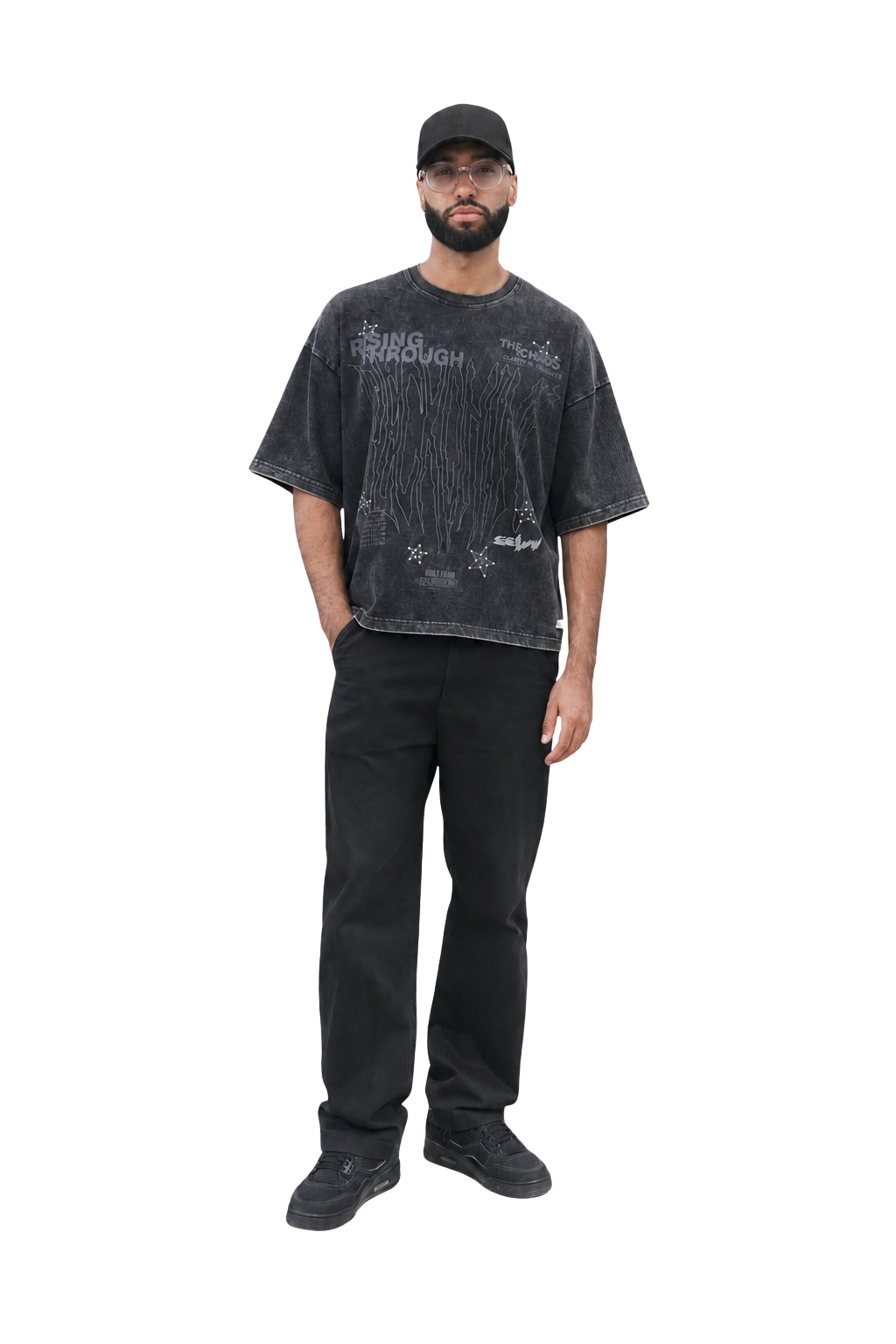 Homme portant le t-shirt SEVN Reckoning noir délavé coupe oversize crop